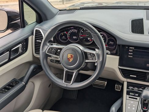 Used 2022 Porsche Cayenne S Platinum image 16