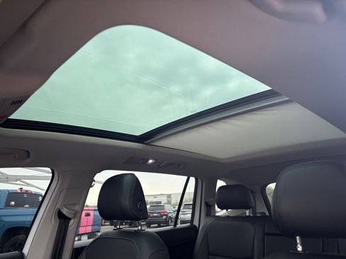 Used 2018 Volkswagen Tiguan SEL image 31