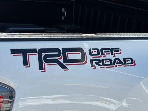 Used 2022 Toyota Tacoma TRD Off-Road w/ Technology Package RWD image 4