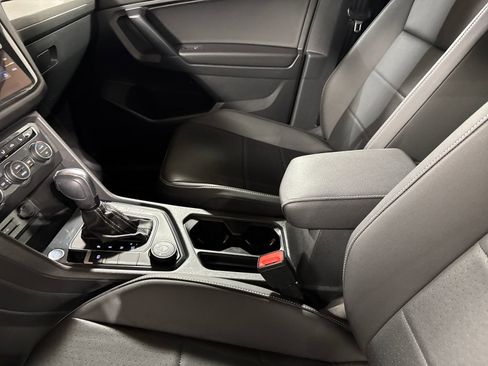 Used 2021 Volkswagen Tiguan SE AWD/4WD image 19