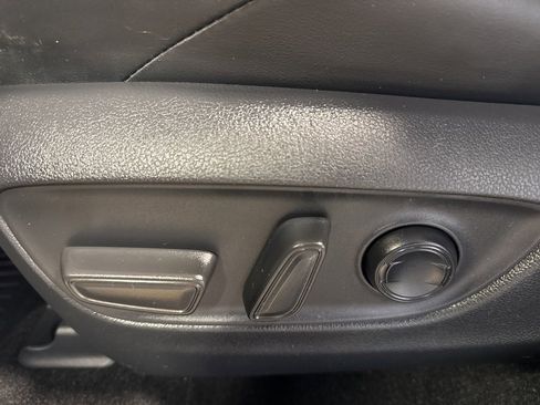 Used 2024 Toyota Venza XLE image 23