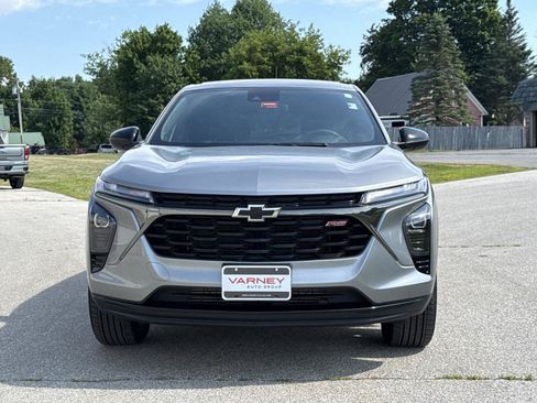 Used 2025 Chevrolet Trax RS w/ Driver Confidence Package FWD image 2