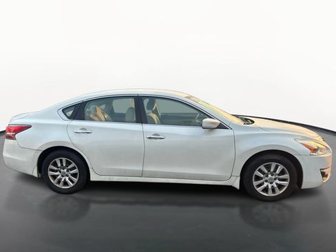 Used 2015 Nissan Altima 2.5 S w/ Power Driver Seat Package FWD image 2
