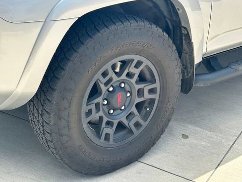 Used 2023 Toyota 4Runner SR5 Premium w/ Moonroof Package RWD image 9