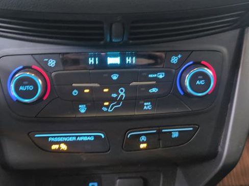 Used 2017 Ford Escape SE image 11