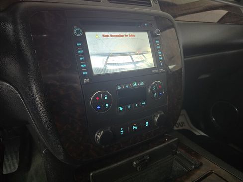 Used 2013 GMC Yukon XL Denali image 23
