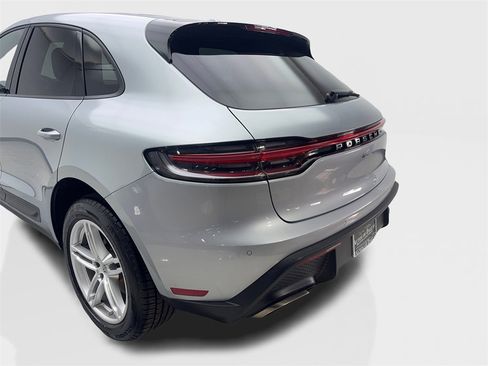 Used 2022 Porsche Macan image 19