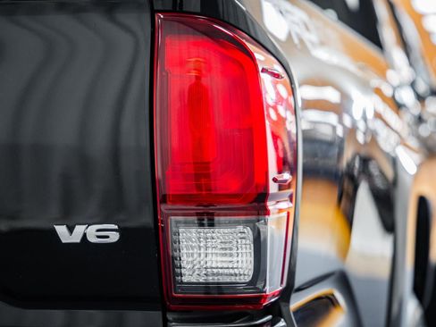 Used 2019 Toyota Tacoma TRD Sport image 21