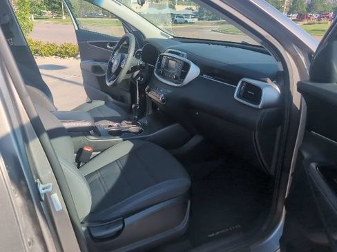 Used 2017 Kia Sorento AWD image 32
