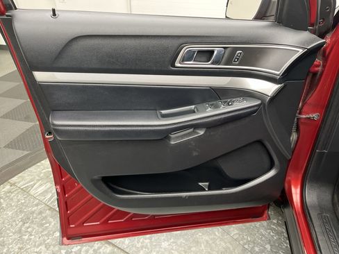 Used 2017 Ford Explorer XLT w/ Equipment Group 202A image 7