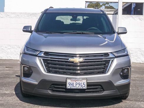 Used 2023 Chevrolet Traverse LT FWD image 2