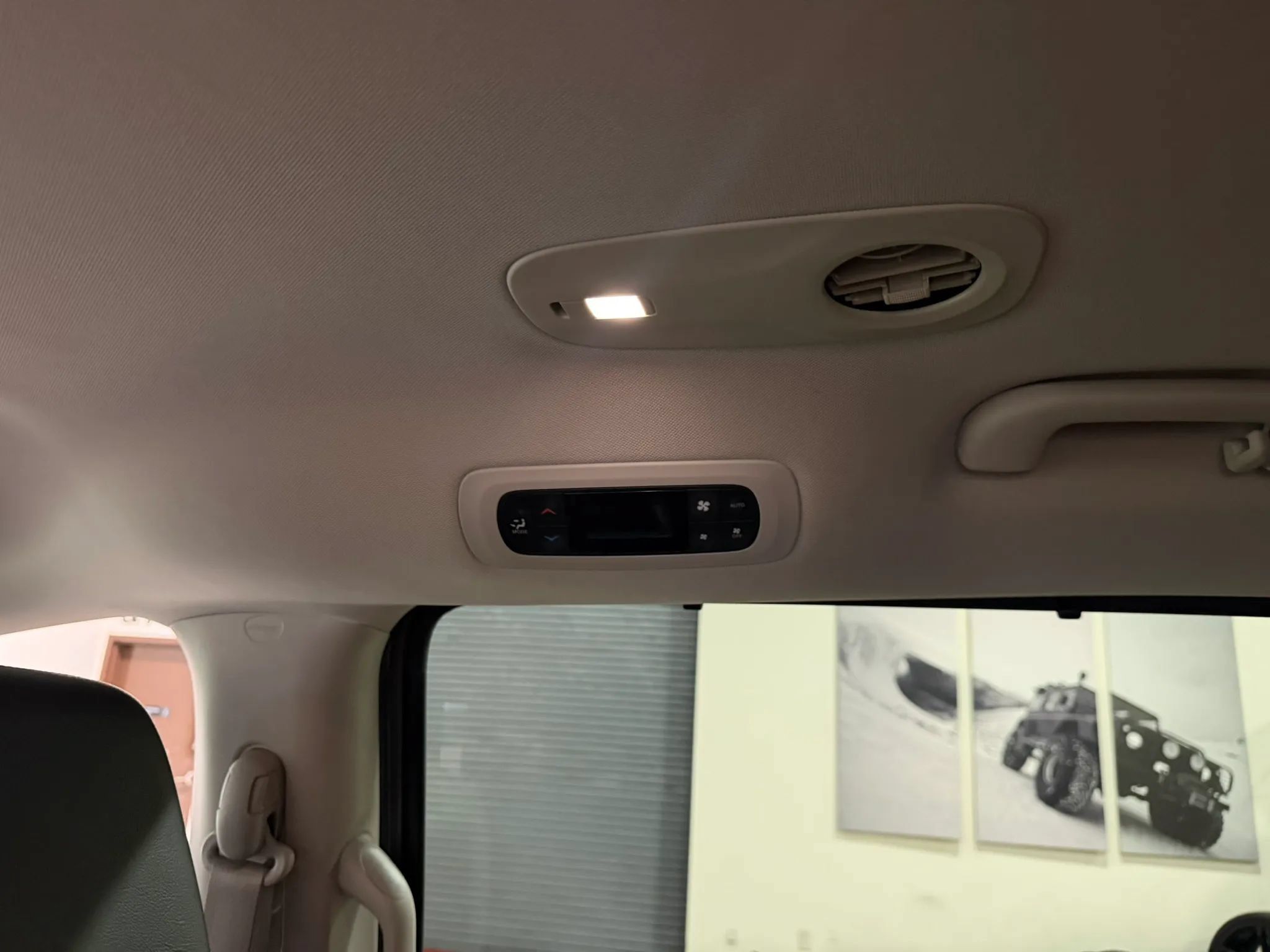 Used 2022 Chrysler Pacifica Touring-L FWD image 48