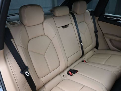 Certified 2025 Porsche Macan AWD/4WD image 27