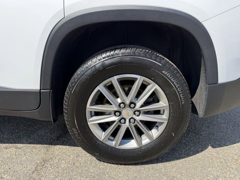 Used 2023 Chevrolet Traverse LT w/ LPO, Floor Liner Package image 9