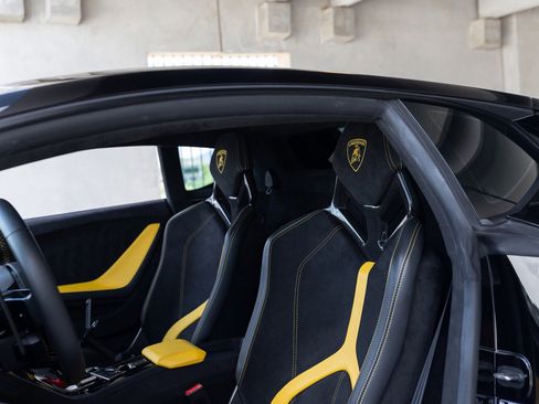 Used 2024 Lamborghini Huracan Tecnica image 15