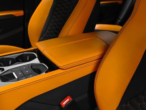 Used 2022 Lamborghini Urus AWD/4WD image 55