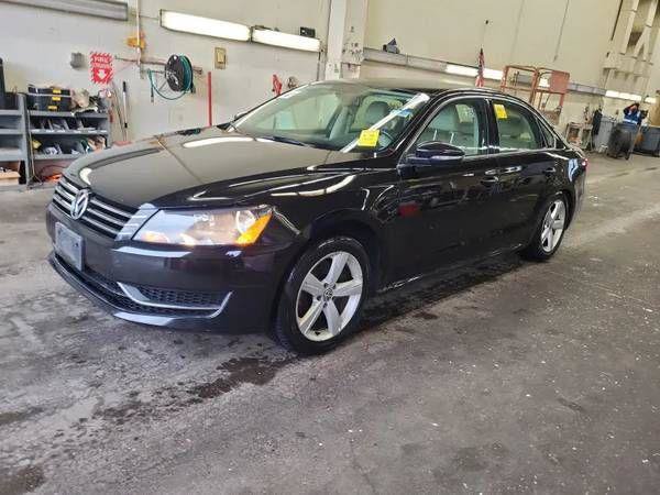 Used 2012 Volkswagen Passat 2.5 SE FWD image 1