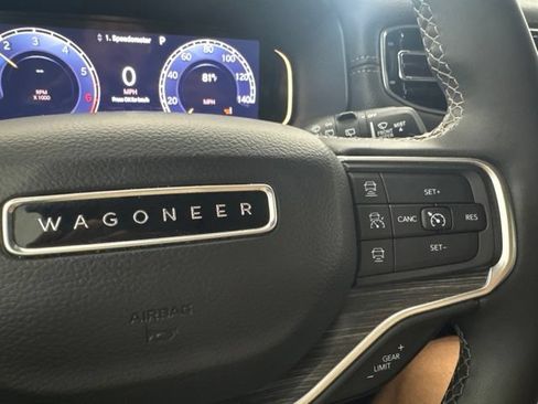 Used 2024 Jeep Wagoneer L Series III w/ Flexible Seating Group AWD/4WD image 39