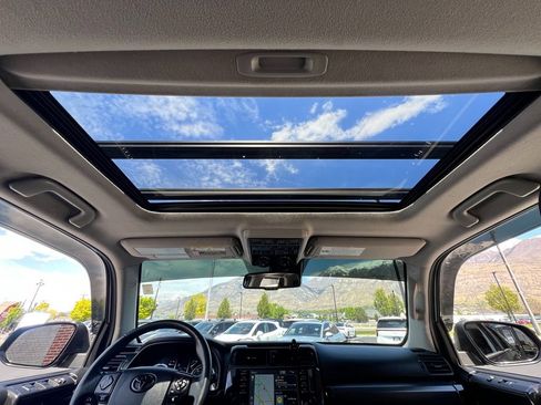 Used 2022 Toyota 4Runner TRD Off-Road Premium w/ Moonroof Package AWD/4WD image 24