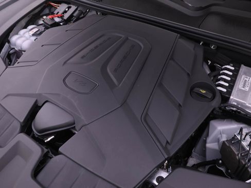 Used 2024 Porsche Cayenne Coupe image 18