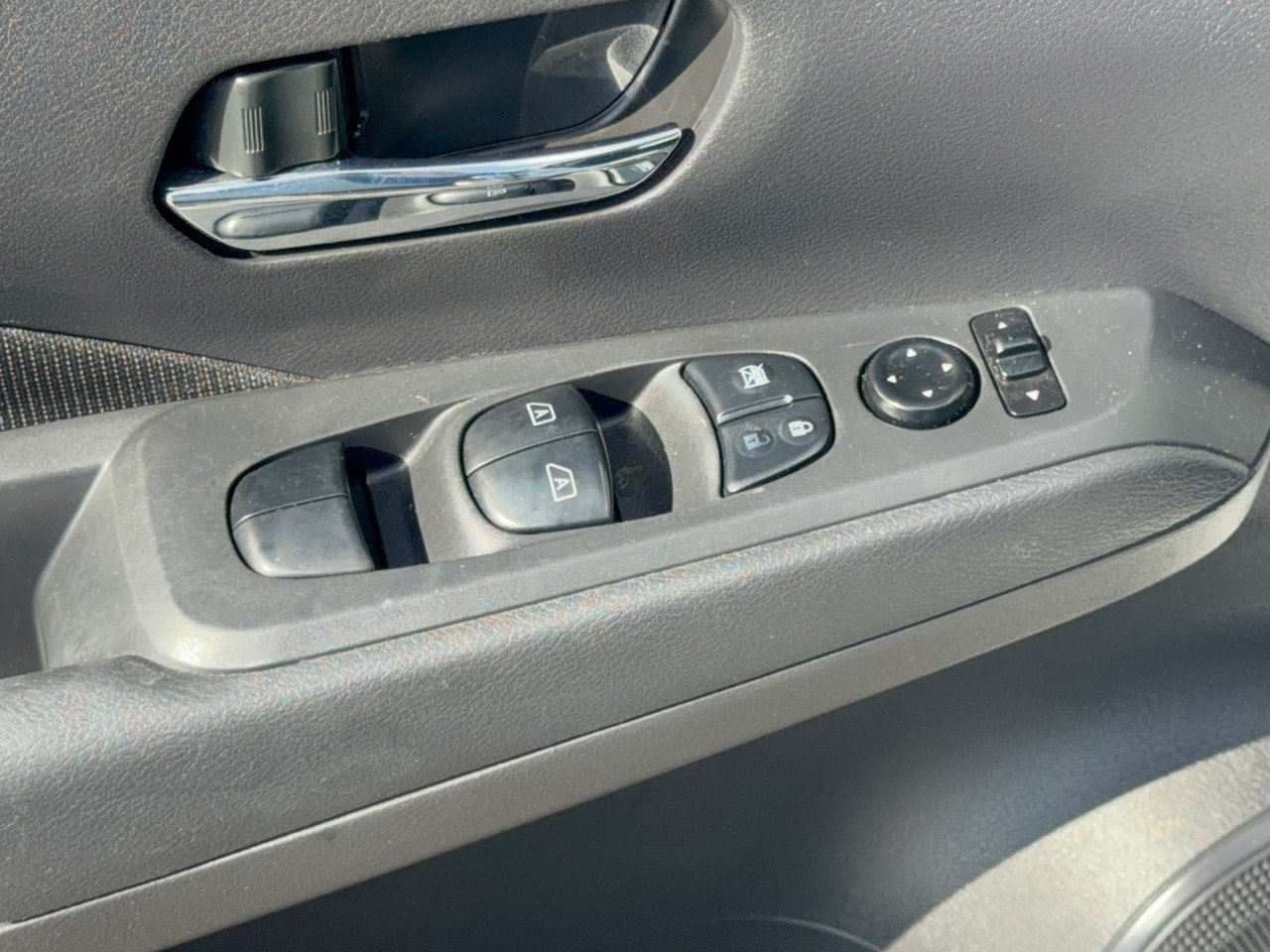 Used 2023 Nissan Kicks SV FWD image 15