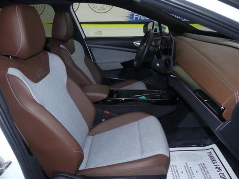 Used 2024 Volkswagen ID.4 Pro image 8