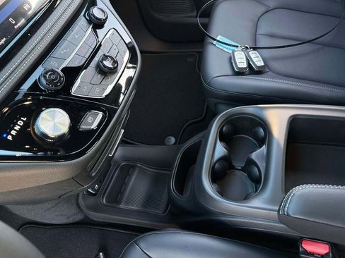 New 2026 Chrysler Pacifica Select image 25
