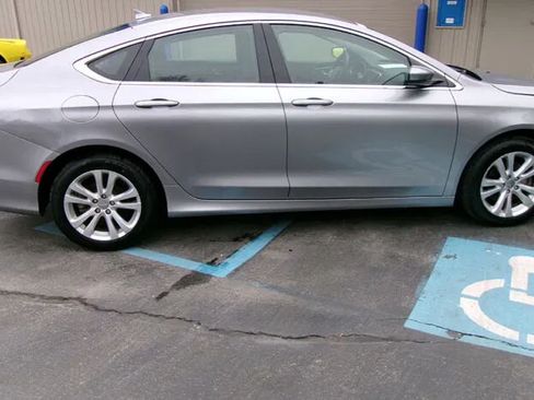 Used 2016 Chrysler 200 Limited w/ Convenience Group FWD image 5