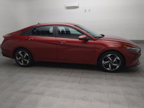 Used 2023 Hyundai Elantra SEL w/ Convenience Package FWD image 11