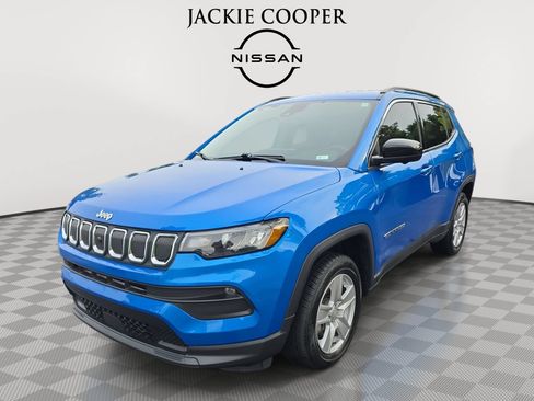 Used 2022 Jeep Compass Latitude w/ Convenience Group AWD/4WD image 1
