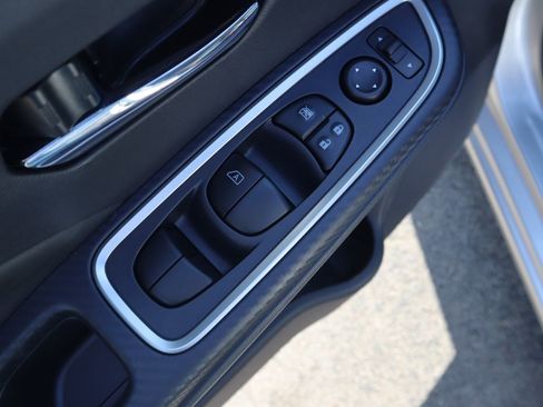 New 2025 Nissan Versa SR w/ Trunk Package image 17