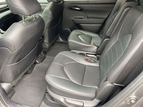 Used 2024 Toyota Highlander XLE image 22