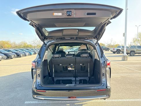 Certified 2025 Toyota Sienna Limited image 20