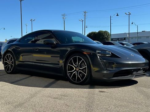 Used 2022 Porsche Taycan image 13