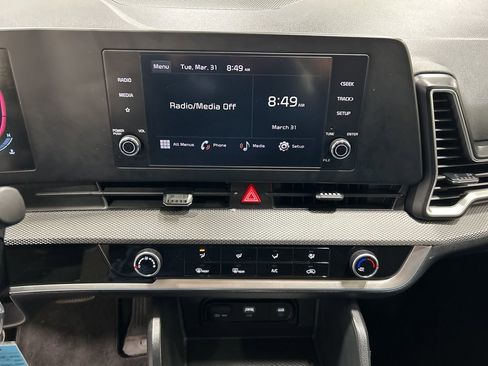 Used 2025 Kia Sportage LX image 17