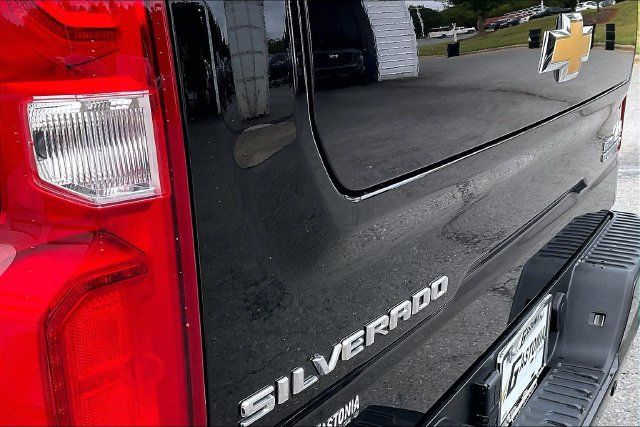 Used 2024 Chevrolet Silverado 1500 High Country AWD/4WD image 23