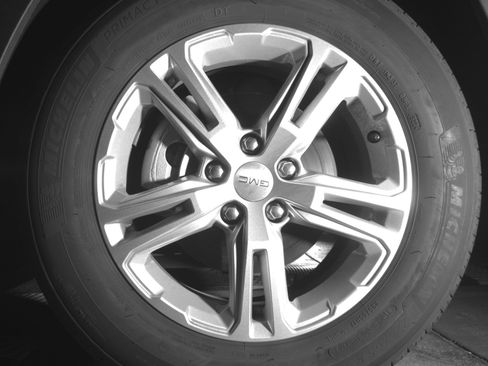 Used 2024 GMC Terrain SLE image 9