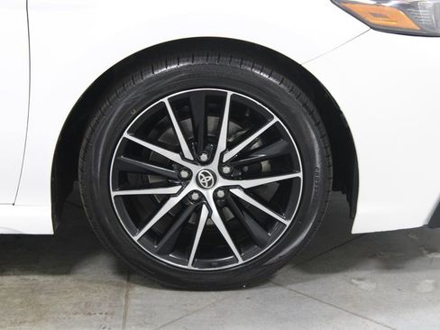 Used 2022 Toyota Camry SE FWD image 12