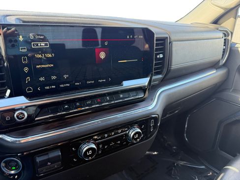 Used 2025 GMC Sierra 1500 SLT AWD/4WD image 12