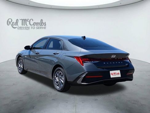 New 2026 Hyundai Elantra Hybrid FWD image 3