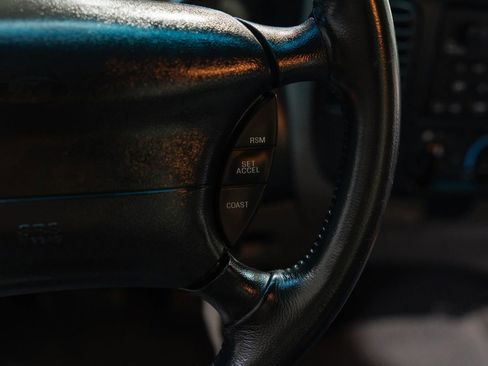 Used 1999 Ford F150 Lightning image 30