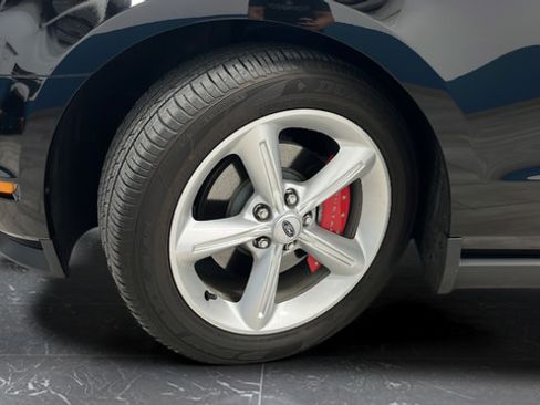 Used 2010 Ford Mustang GT RWD image 27