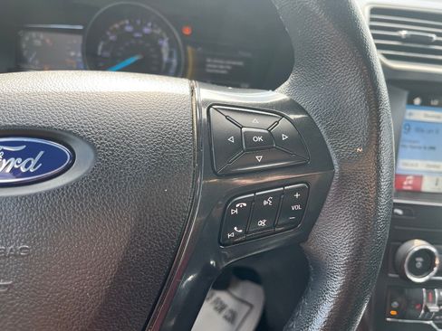Used 2018 Ford Explorer XLT w/ Equipment Group 202A FWD image 19
