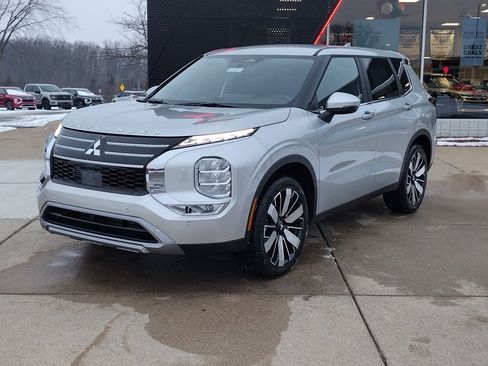 New 2026 Mitsubishi Outlander SE image 1