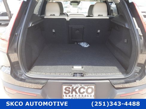 Used 2020 Volvo XC40 T5 Momentum image 21