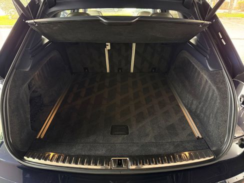 Used 2023 Bentley Bentayga Extended Wheelbase image 34