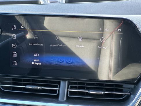 Certified 2025 Chevrolet Trax RS image 28