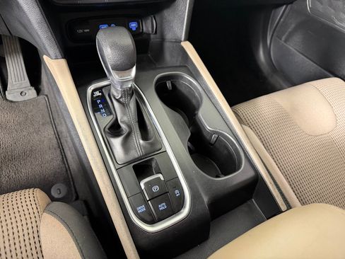 Used 2019 Hyundai Santa Fe SEL FWD image 16