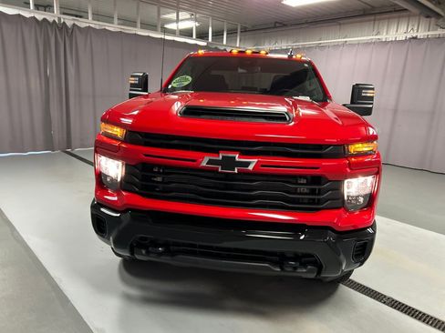 Used 2024 Chevrolet Silverado 2500 Custom w/ Custom Value Package image 2