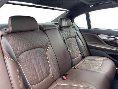 Used 2022 BMW 750i xDrive w/ Luxury Rear Seating Package image 47
